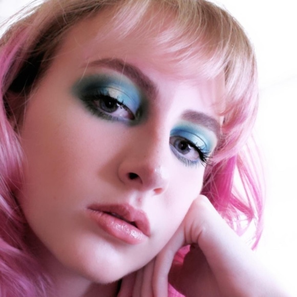 Meet your Posher, Katie - Picture 2 of 2